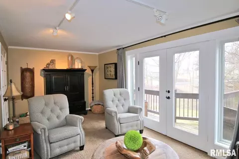 301 Parkway Dr, Eureka, IL 61530 photo 23