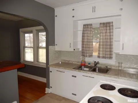 615 W Calhoun St, Macomb, IL 61455 photo 8