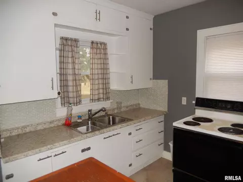 615 W Calhoun St, Macomb, IL 61455 photo 7