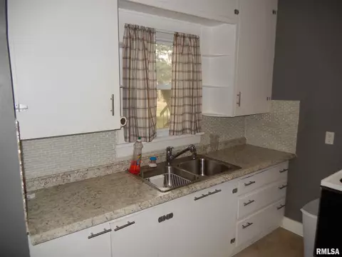 615 W Calhoun St, Macomb, IL 61455 photo 9