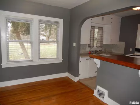 615 W Calhoun St, Macomb, IL 61455 photo 6