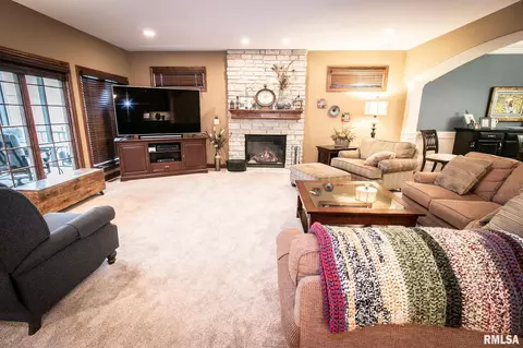 25 Holborn Ct, Washington, IL 61571 photo 14