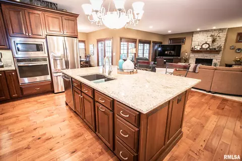 25 Holborn Ct, Washington, IL 61571 photo 8