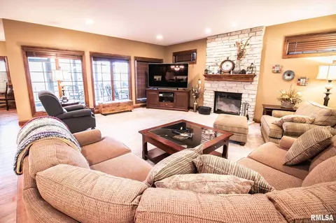 25 Holborn Ct, Washington, IL 61571 photo 13