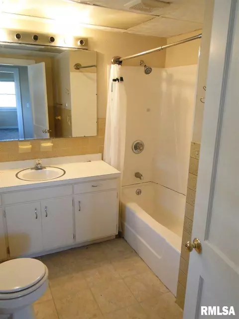 632 W Murray St, Macomb, IL 61455 photo 11
