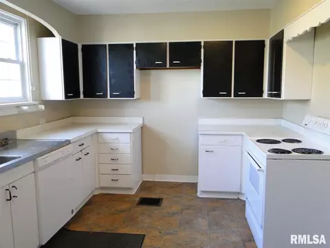 632 W Murray St, Macomb, IL 61455 photo 4