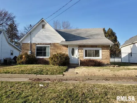 827 E Maple St, Canton, IL 61520 photo 32