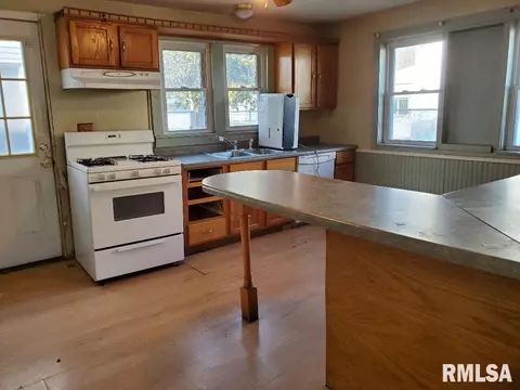 827 E Maple St, Canton, IL 61520 photo 18