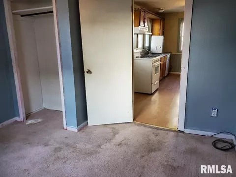 827 E Maple St, Canton, IL 61520 photo 25