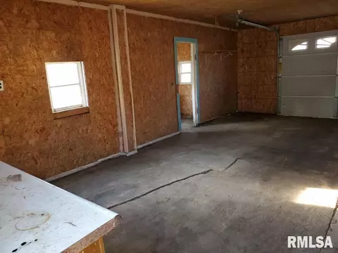 827 E Maple St, Canton, IL 61520 photo 28