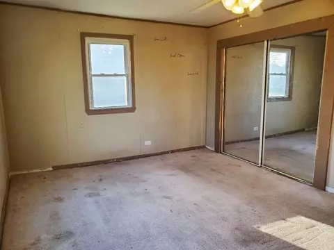 827 E Maple St, Canton, IL 61520 photo 8