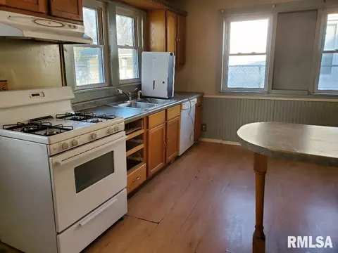 827 E Maple St, Canton, IL 61520 photo 19