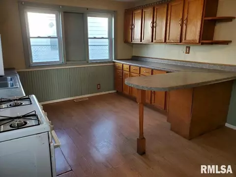 827 E Maple St, Canton, IL 61520 photo 20