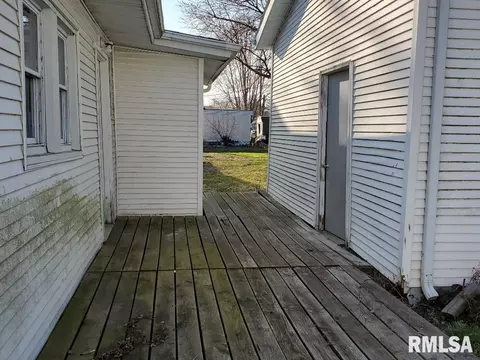 827 E Maple St, Canton, IL 61520 photo 26