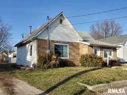827 E Maple St, Canton, IL 61520 photo 3
