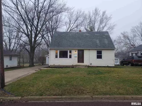 405 E Adams St, Washington, IL 61571 photo 2