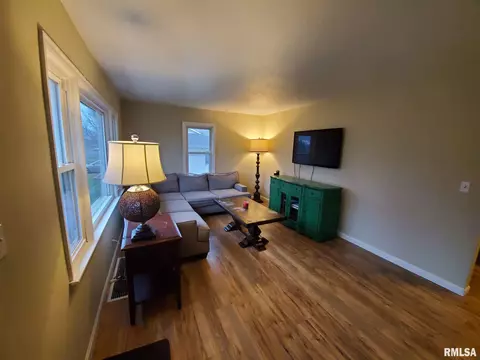 405 E Adams St, Washington, IL 61571 photo 5