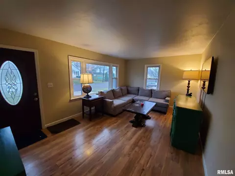 405 E Adams St, Washington, IL 61571 photo 6