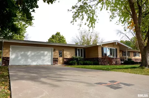 1212 E Thomas St, Macomb, IL 61455 photo 2