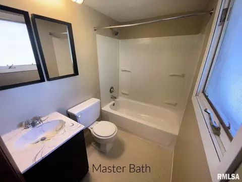 1212 E Thomas St, Macomb, IL 61455 photo 14