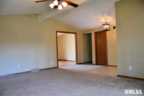 1212 E Thomas St, Macomb, IL 61455 photo 6