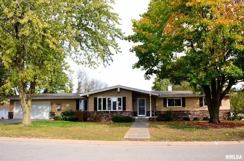 1212 E Thomas St, Macomb, IL 61455 photo 1