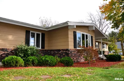 1212 E Thomas St, Macomb, IL 61455 photo 4