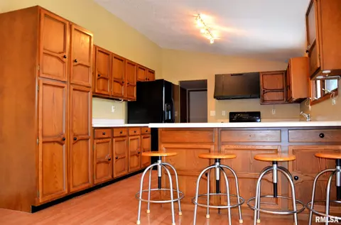 1212 E Thomas St, Macomb, IL 61455 photo 7