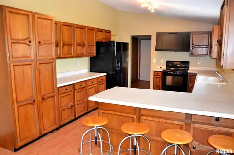 1212 E Thomas St, Macomb, IL 61455 photo 8