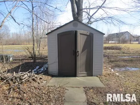 107 Doe Run, Macomb, IL 61455 photo 14