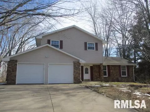 107 Doe Run, Macomb, IL 61455 photo 1
