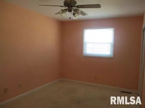 107 Doe Run, Macomb, IL 61455 photo 7