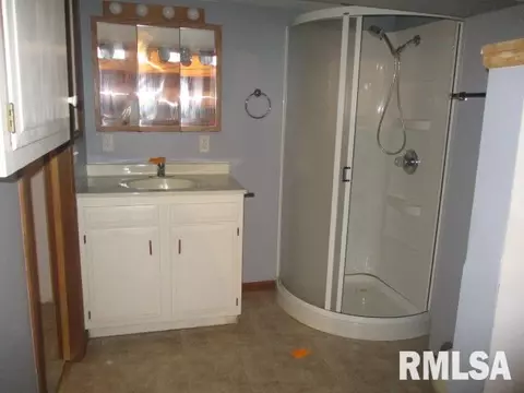 107 Doe Run, Macomb, IL 61455 photo 10