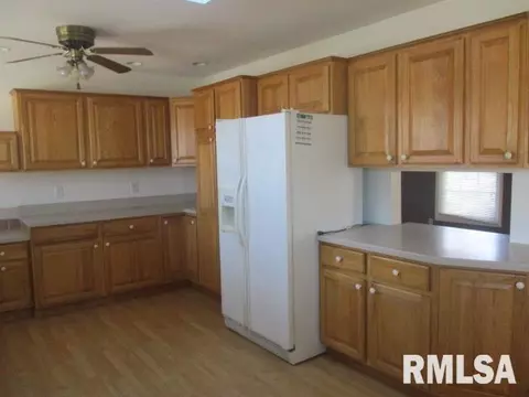 107 Doe Run, Macomb, IL 61455 photo 6