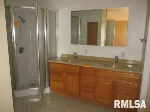 107 Doe Run, Macomb, IL 61455 photo 11