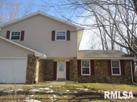 107 Doe Run, Macomb, IL 61455 photo 2