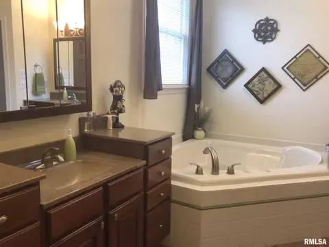 1222 Redbud Dr, Macomb, IL 61455 photo 23