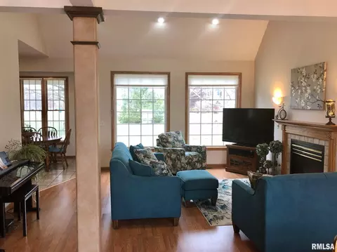 1222 Redbud Dr, Macomb, IL 61455 photo 7