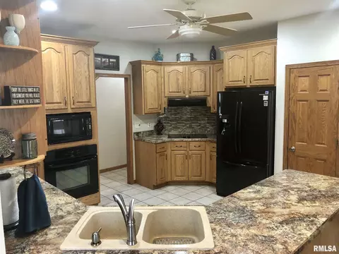 1222 Redbud Dr, Macomb, IL 61455 photo 16