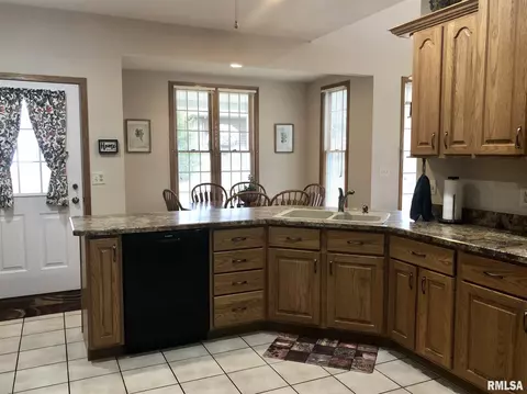 1222 Redbud Dr, Macomb, IL 61455 photo 17