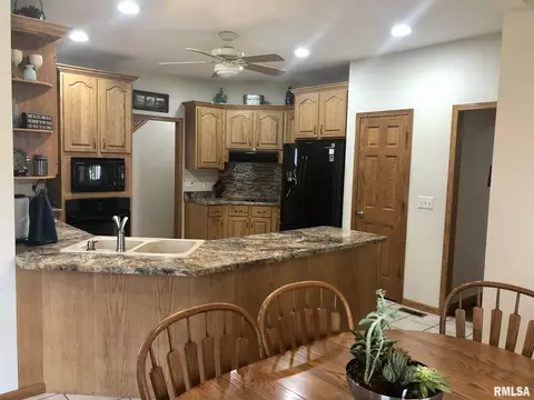 1222 Redbud Dr, Macomb, IL 61455 photo 18