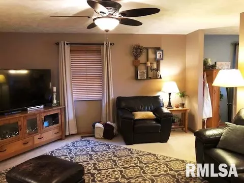 2202 Mitchell Dr, Eureka, IL 61530 photo 9