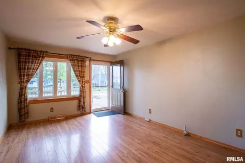 508 E 4th St, Glasford, IL 61533 photo 9
