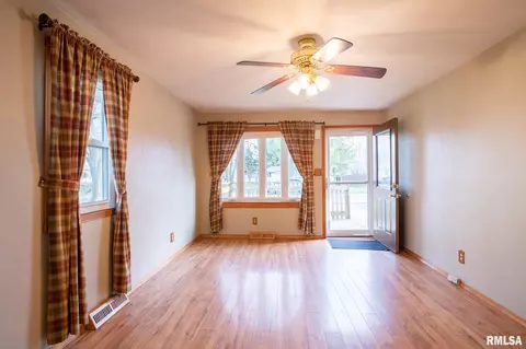 508 E 4th St, Glasford, IL 61533 photo 8