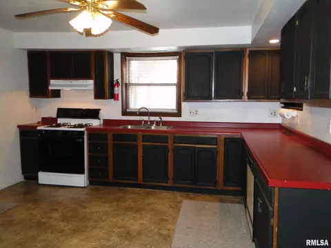 415 W Pierce St, Macomb, IL 61455 photo 10