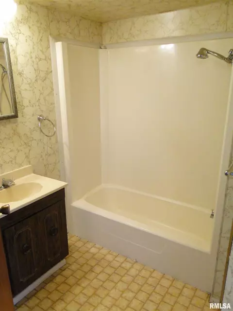 415 W Pierce St, Macomb, IL 61455 photo 21