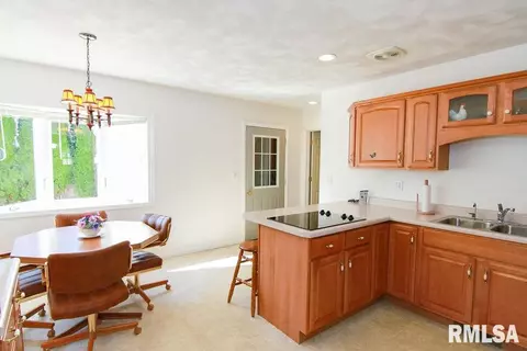 502 W Center St, Eureka, IL 61530 photo 11