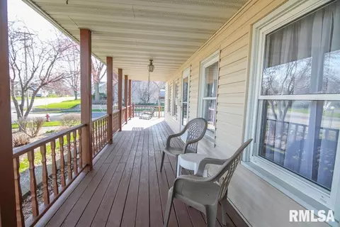 502 W Center St, Eureka, IL 61530 photo 9