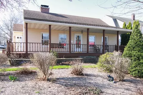 502 W Center St, Eureka, IL 61530 photo 7