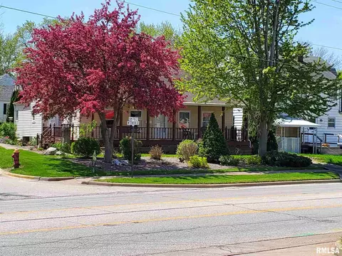502 W Center St, Eureka, IL 61530 photo 3